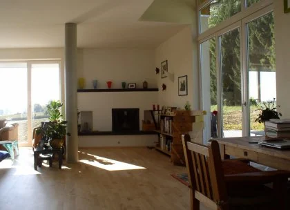 Offener Loft-Wohnbereich im KfW-40-Haus